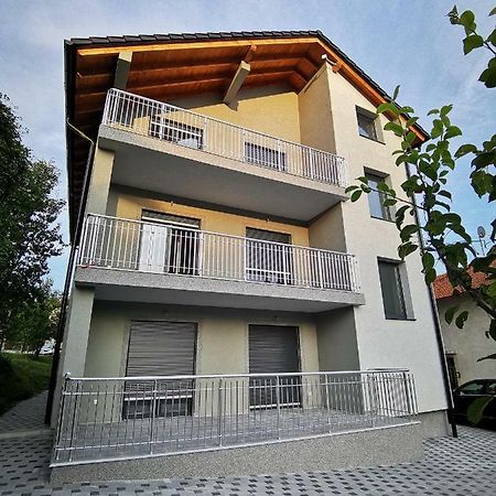 Apartmani Anamaria 亚伊采 外观 照片
