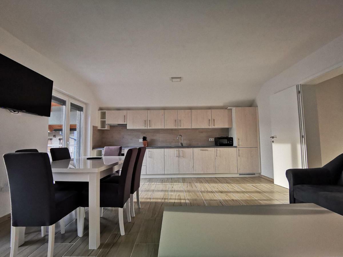 Apartmani Anamaria 亚伊采 外观 照片