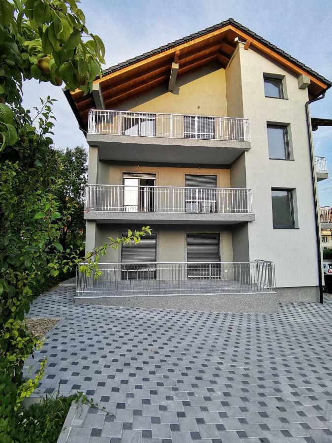 Apartmani Anamaria 亚伊采 外观 照片