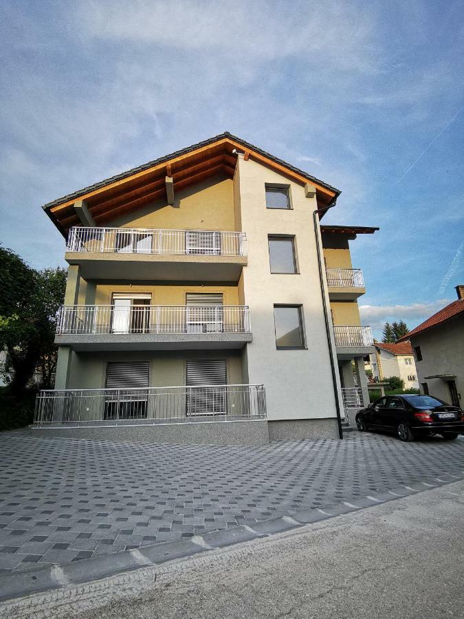 Apartmani Anamaria 亚伊采 外观 照片