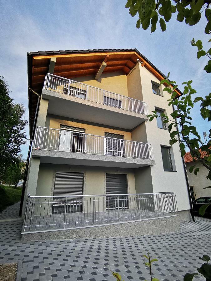 Apartmani Anamaria 亚伊采 外观 照片